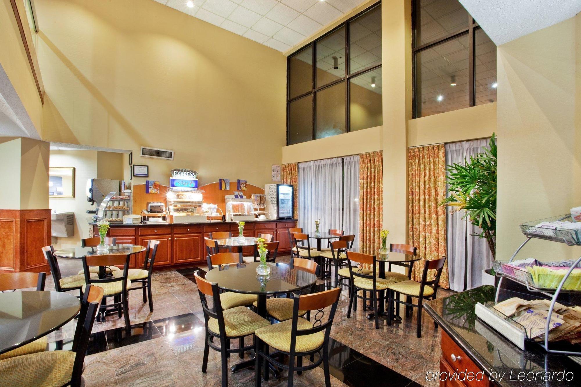 Holiday Inn Express Hotel & Suites Lawrenceville By Ihg Exterior foto