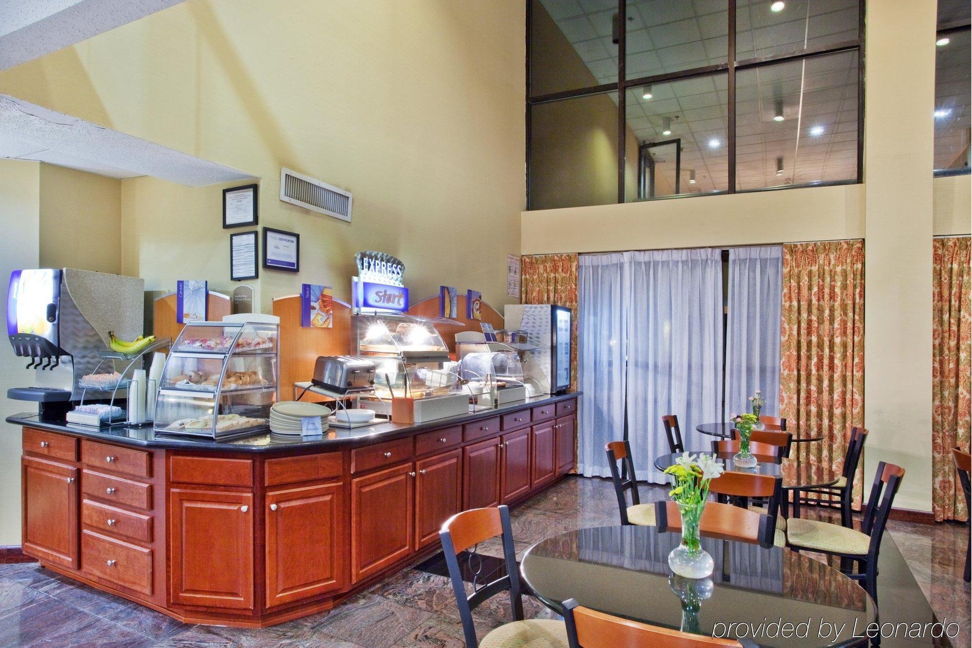 Holiday Inn Express Hotel & Suites Lawrenceville By Ihg Exterior foto