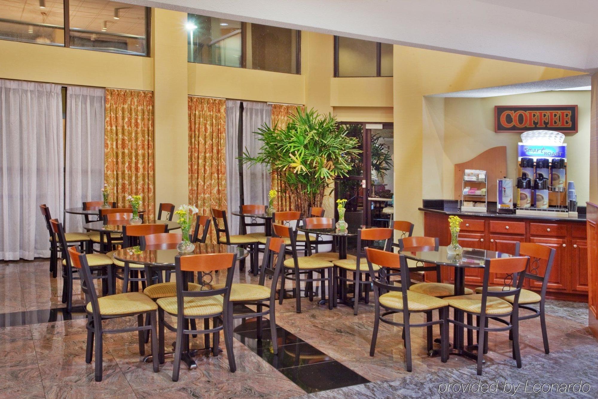 Holiday Inn Express Hotel & Suites Lawrenceville By Ihg Exterior foto